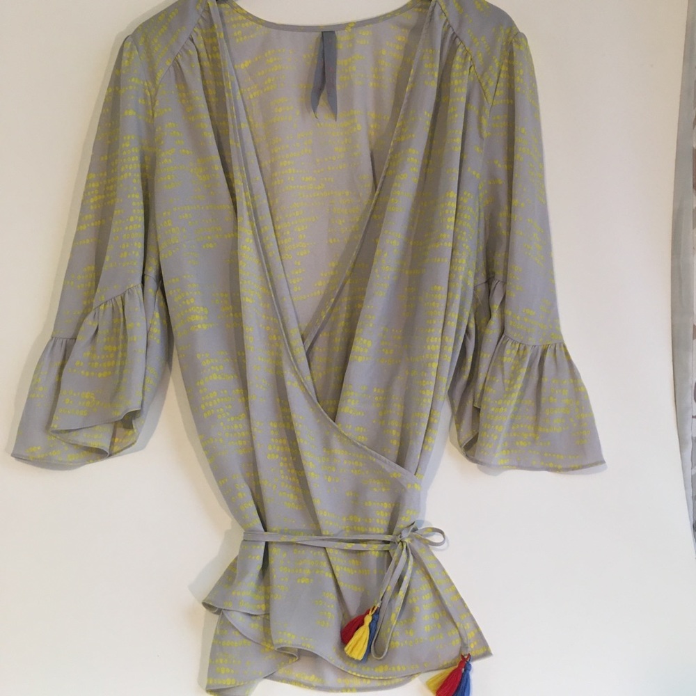 1x Subtle sexy faux wrap blouse